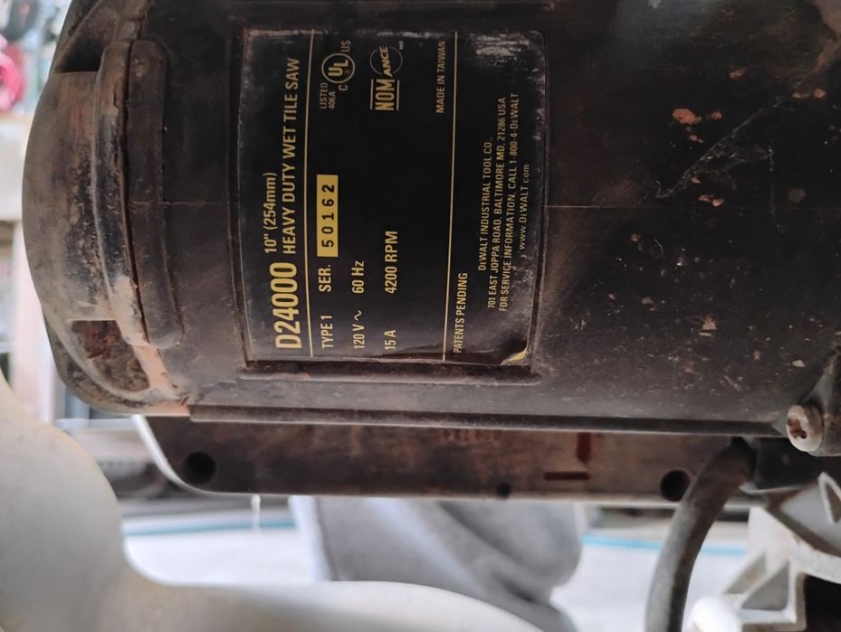 Mașină de tăiat pavaje, piatră ceramică DeWALT