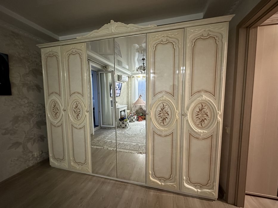 Продам шкаф 6-дверный