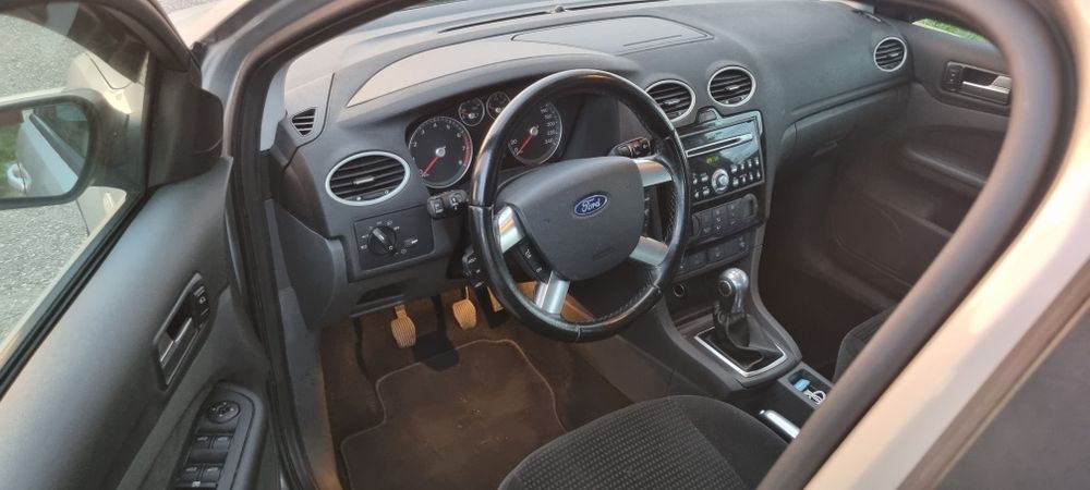 Ford Focus 1.6 benzina GHIA -Recent inmatriculat
