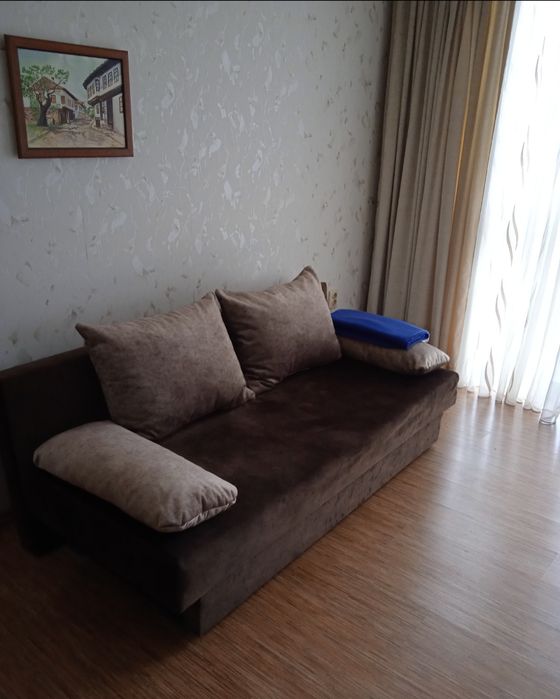 Продавам плюшен диван