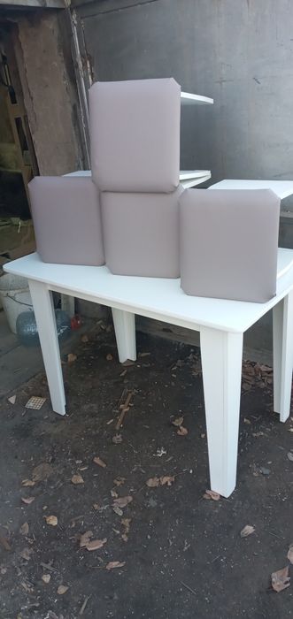 Кухонный стол 4 табурета