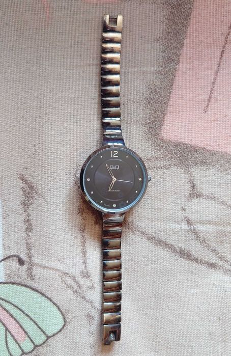 Дамски часовник Q&Q (за части)