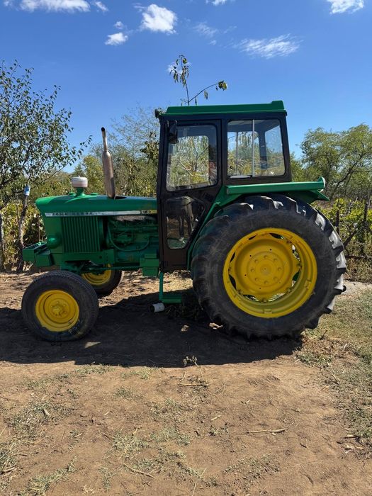 Vând John deere 2030,68 cai putere cu plug și disc