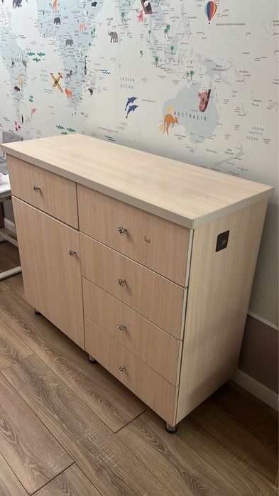 Комод с полками из дерево