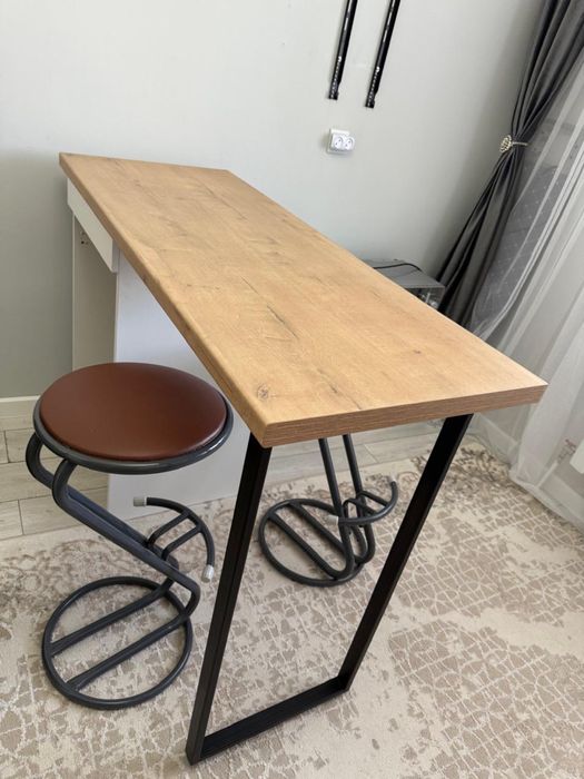 Продам барный столик