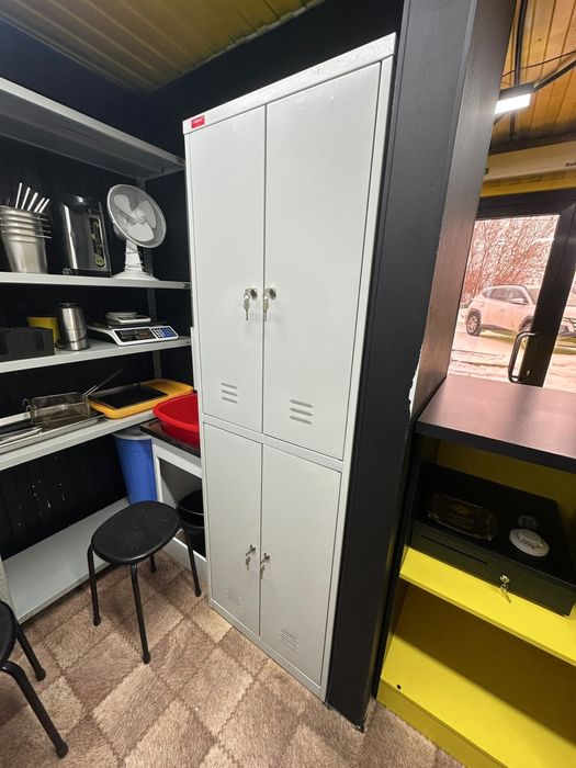 Продам шкаф для одежды металлический