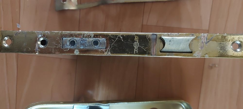 Замок врезной Apecs 1023