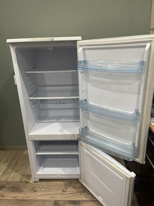 Холодильник Бирюса