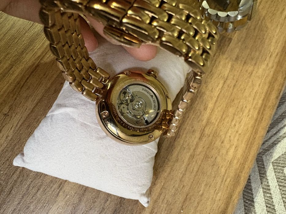 Ayollar soati ARMANI