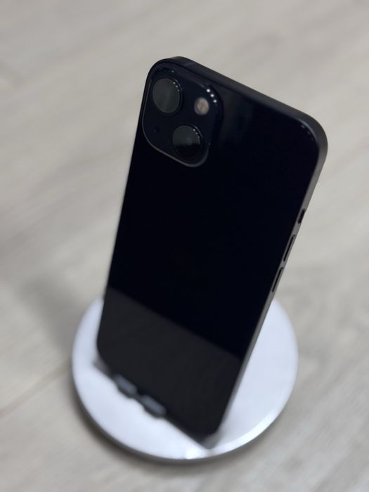 Продам в очень хорошем состоянии iPhone 13
