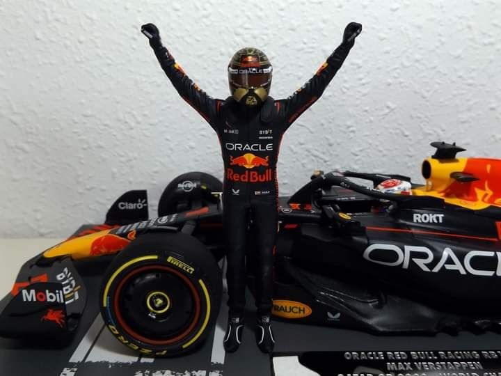 Red bull rb19 qatar 2023 Max Verstappen World Champion F1  minichamps