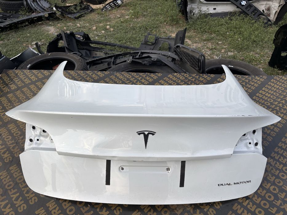 Капак Tesla Model 3