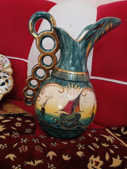 2 farfurii de colecție și o vază