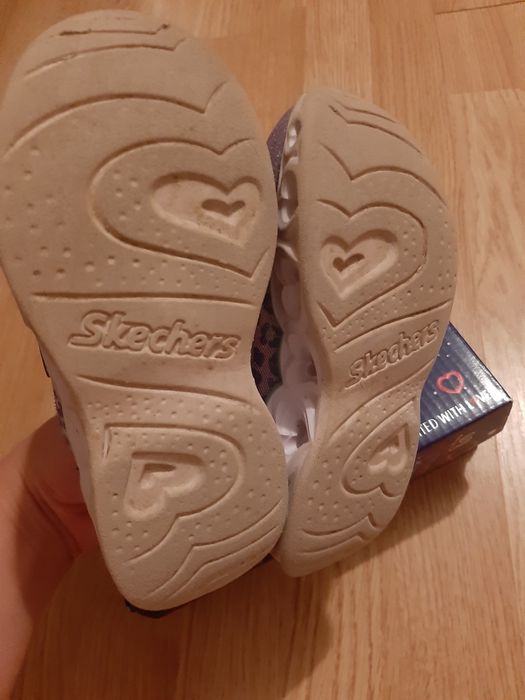 Adidasi Skechers fete marimea 25 fara lumini, folosiți