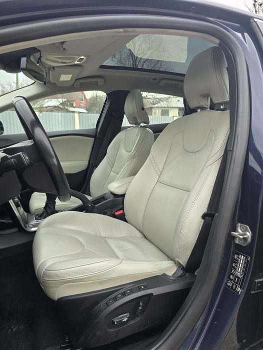 Volvo V40 Summum * Panoramic * Key-less