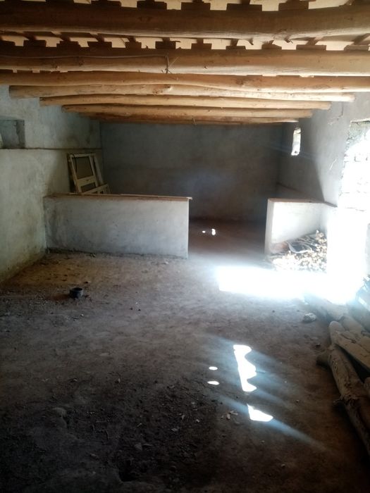 Qurilgan tayor uy sotiladi magazin stalavoy qurishga juda mos joy