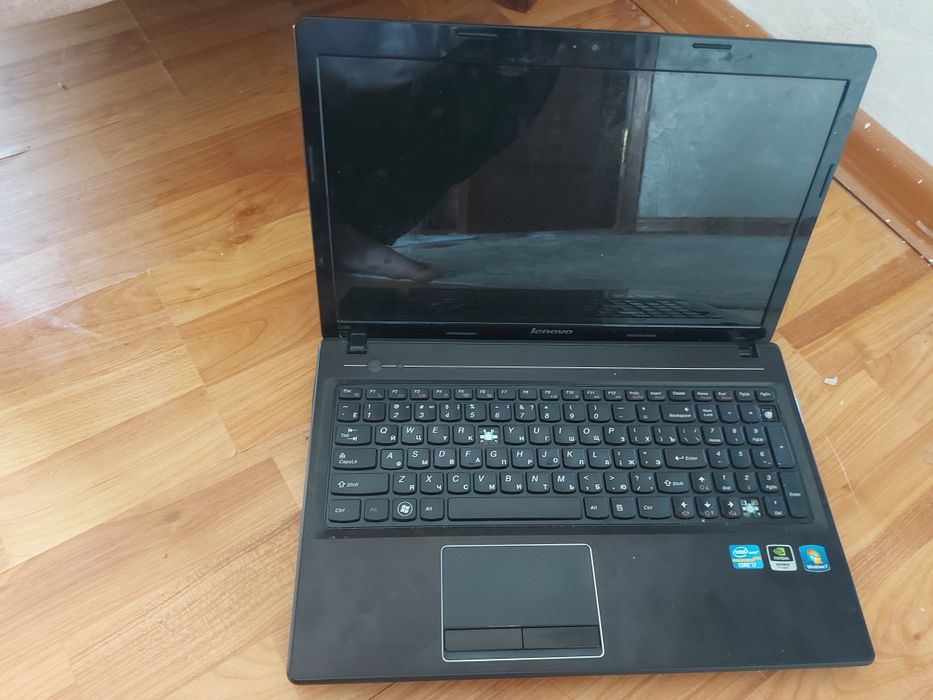 Тяжёлый ноутбук lenovo.
