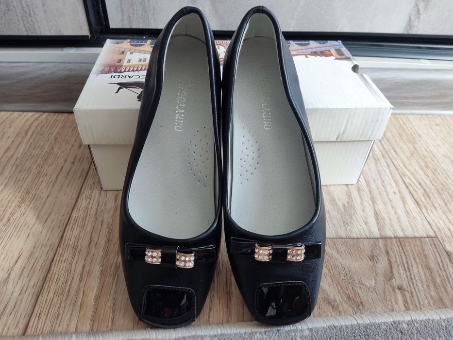 Туфли новые на девочку 33 размер