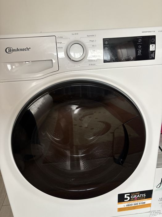 Vand masina de spalat haine in stare buna