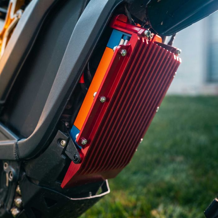 Surron 72V 58Ah, 15kW, 110km/h, 100km