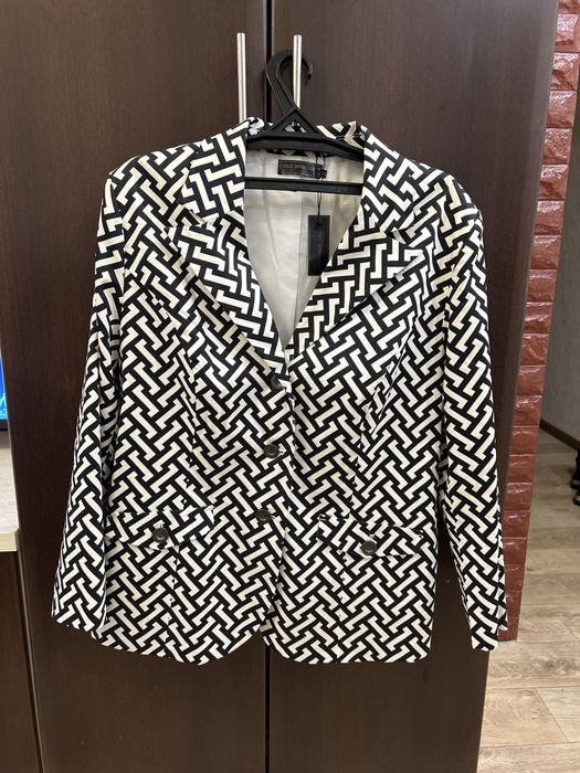 Пиджак женский приталенный