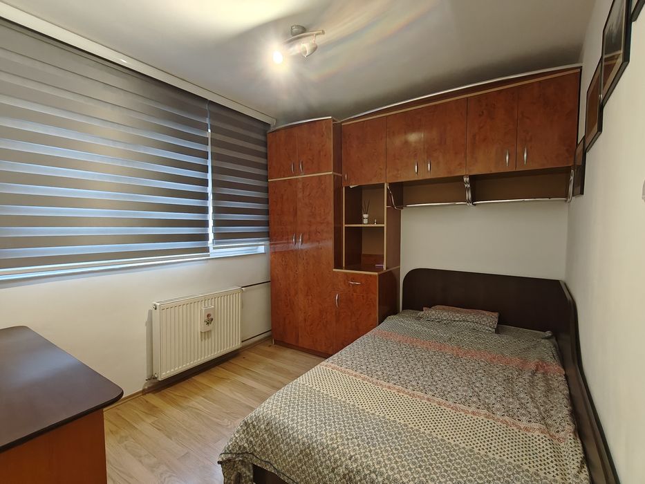 Proprietar, vând apartament 3 camere, Rogerius (zona Pietei), Etaj 1