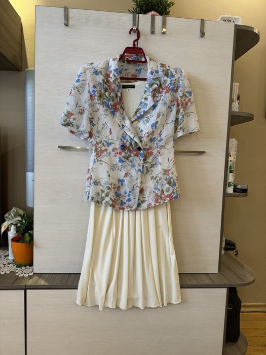 Прекрасен НОВ лот/костюм с ПОДАРЪЦИ