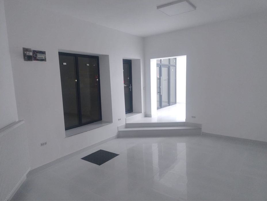 Inchiriez spatiu comercial