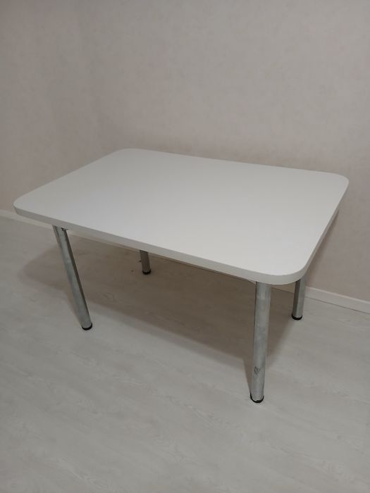 Кухонный стол со стульями