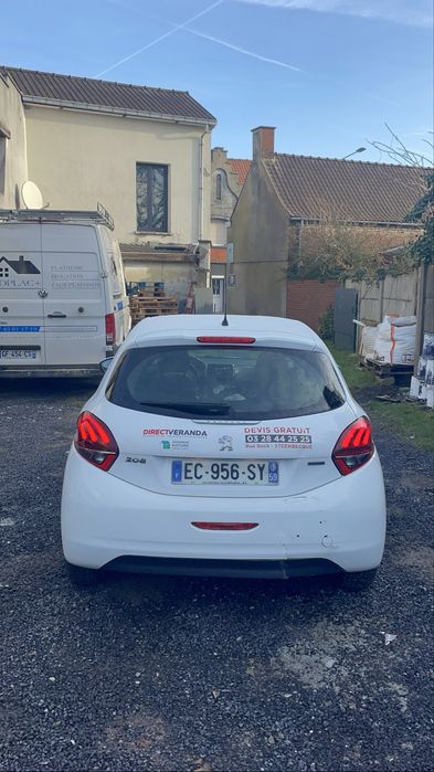 Peugeot 208 2016