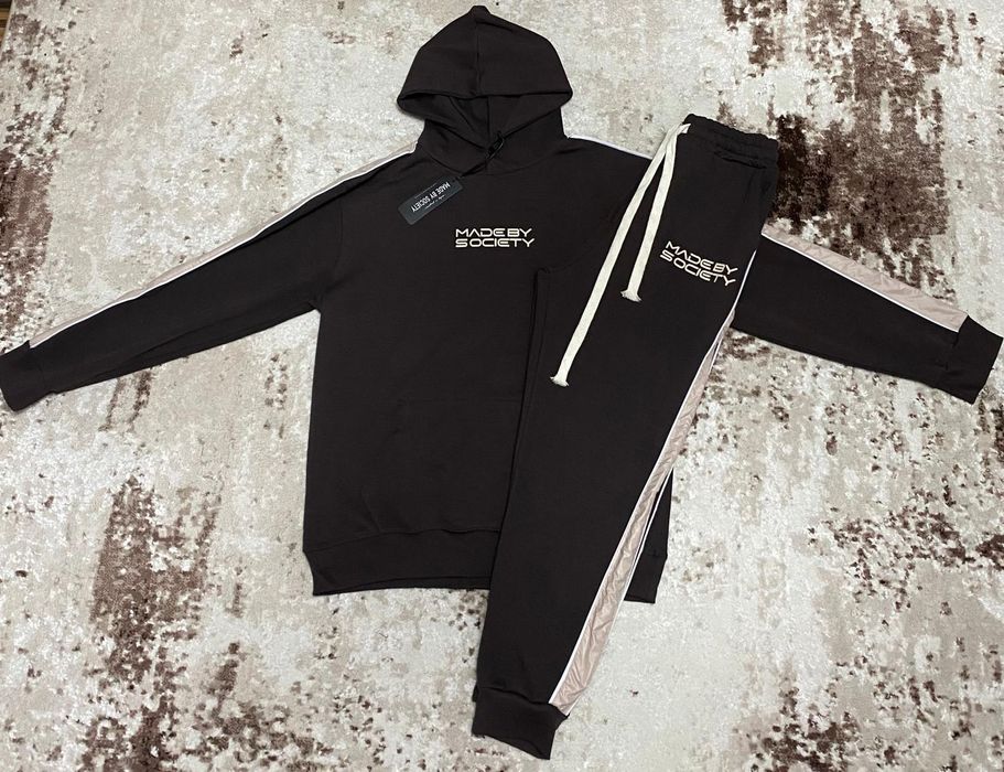 Vând compleu nou de bărbați Made by Society