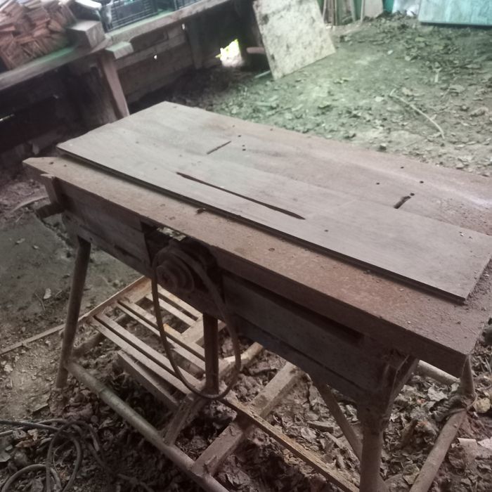 Masă circular reglabilă