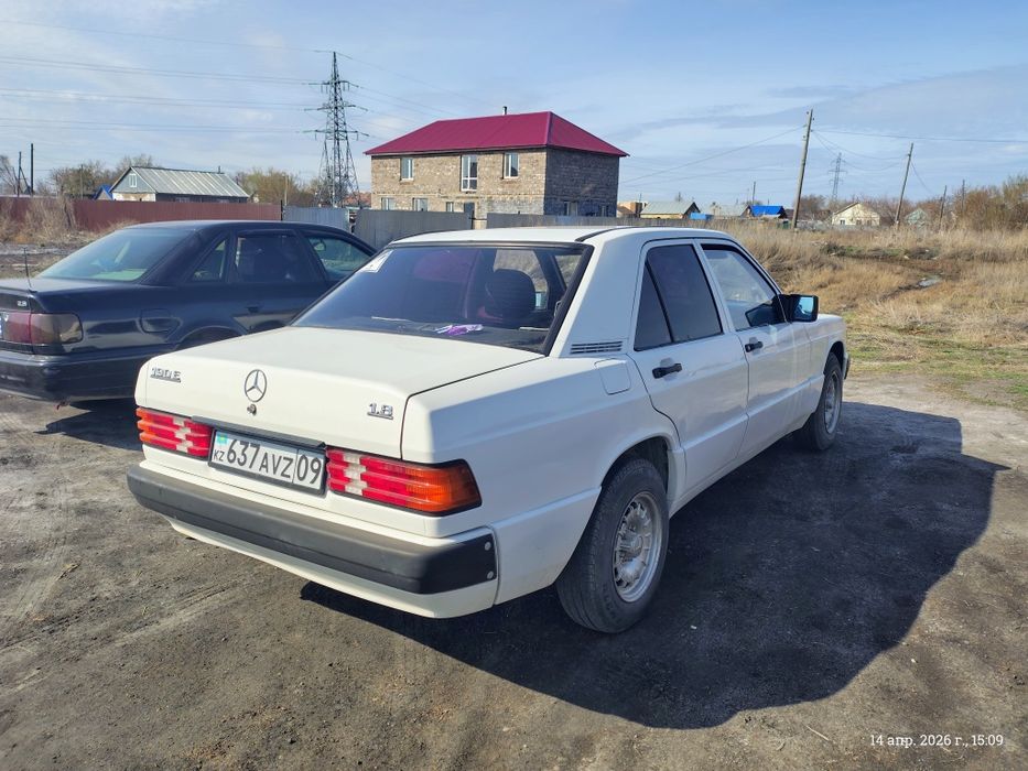 Ляля продается.мерс190.1.8