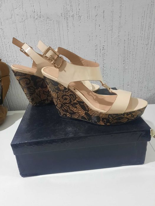 Босоножки женские