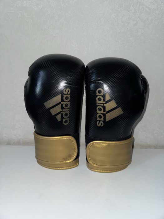 Боксерские перчатки Adidas Hybrid 65 (10 oz)