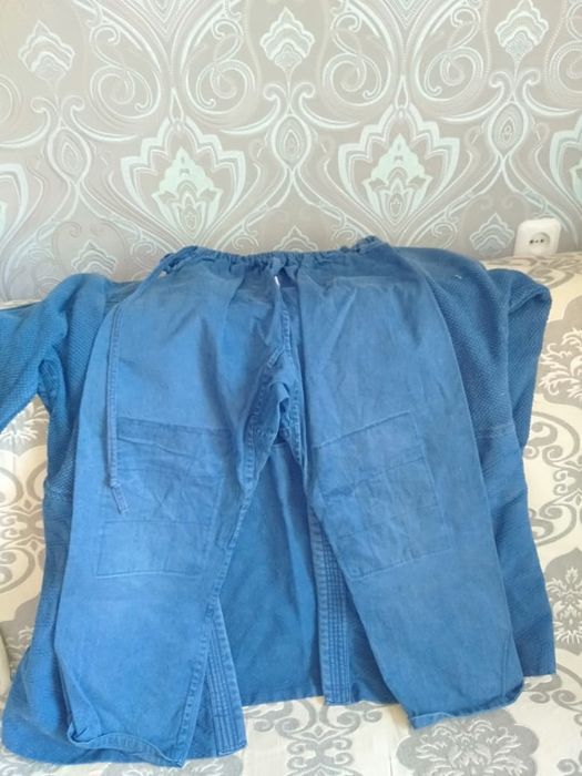 Продам кимоно для мальчиков 10-12 лет