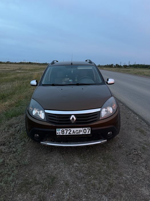 Продам машину Renault Sandero Stepway