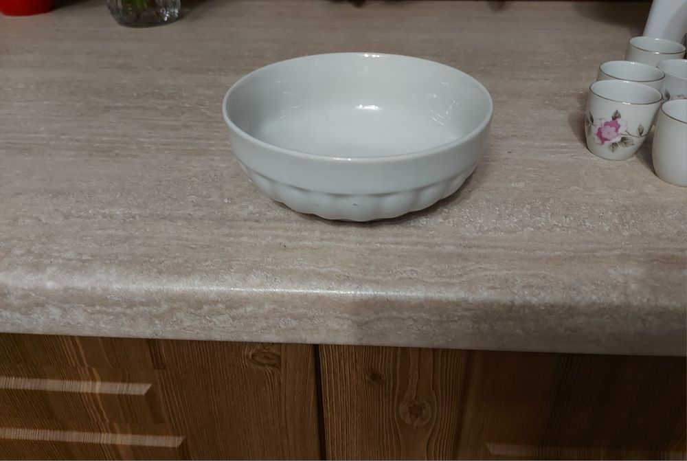 Домашна посуда-чинии и чаши, за допълване на сервизи