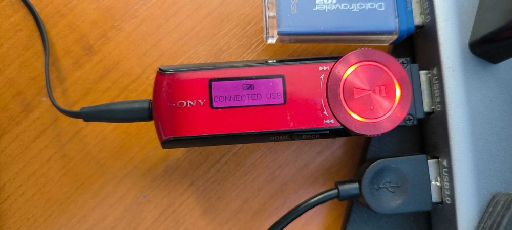 Sony Walkman NWZ-B172F MP3 Player, 2GB – Radio FM, USB direct + căști