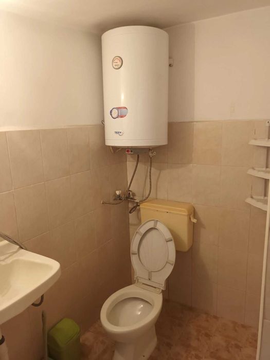 Дава се под наем Етаж от къща в Варна, Христо Ботев - 40 кв.м за 5.1 € - Снимка #2