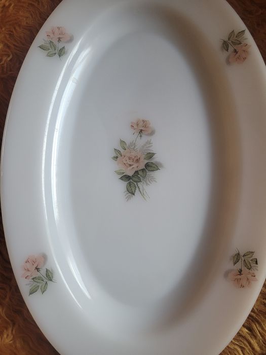 Голяма елипсовидна чиния