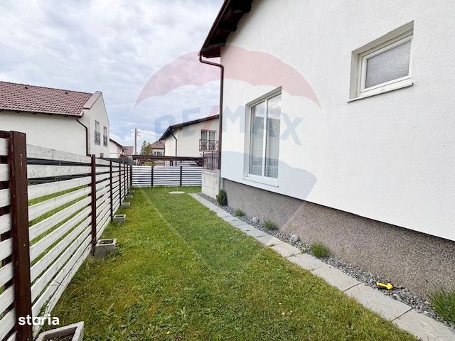 Casa moderna de vanzare in Bavaria Park cu priveliste la muntii Fagars