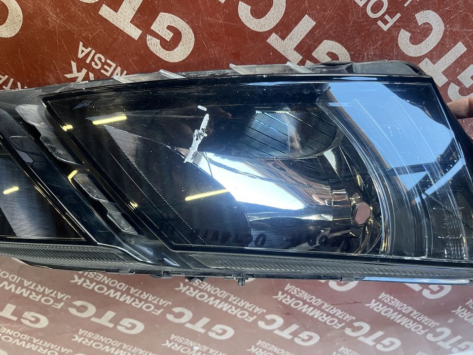 Фар Skoda Octavia 2017-Ляв