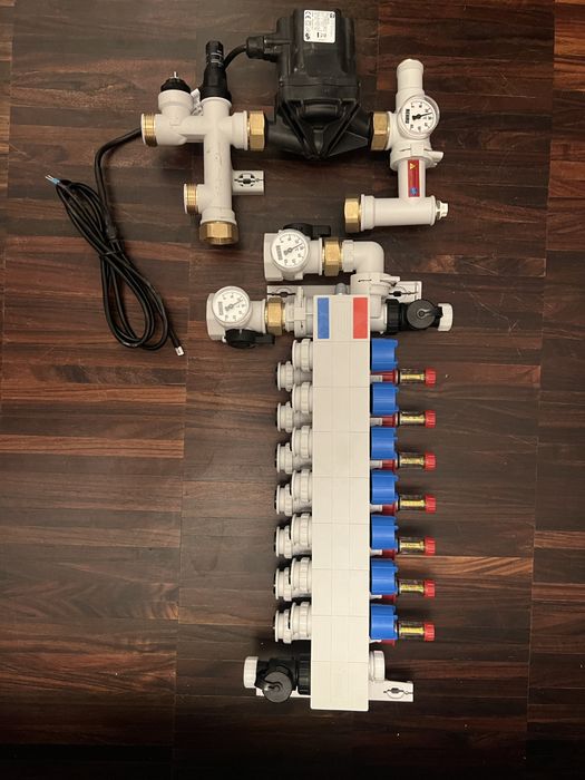 Distribuitor de încălzire în pardoseală +pompă Full complect