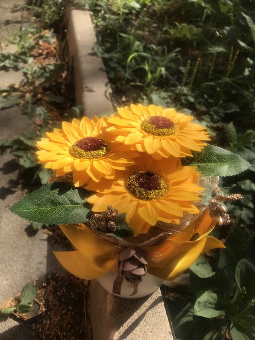 Предлагам  декорирани свещи,сапунени рози и други