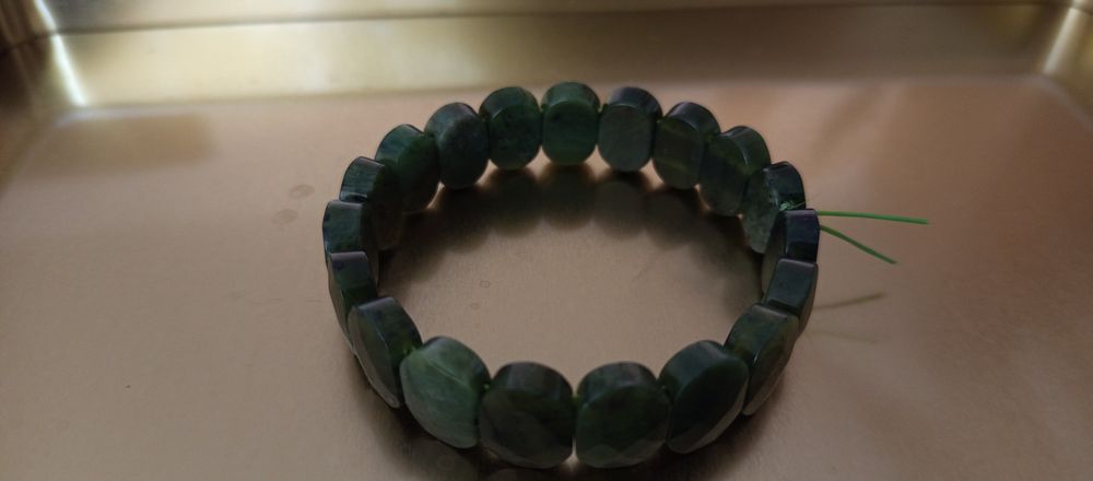 Гривна от нефрит