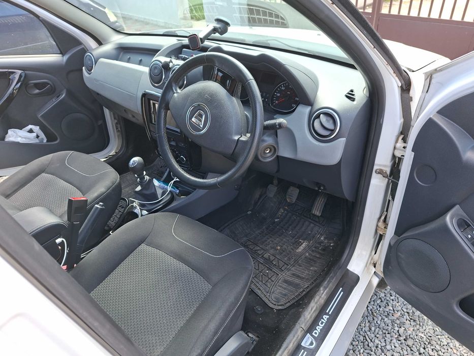 Dacia Duster 1.5 dCI 4x4 volan dreapta