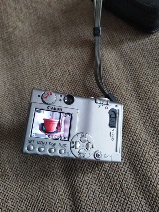Canon Ixus 500 Camera foto/video digitala vintage Functionala