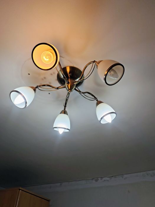 Продам люстры две