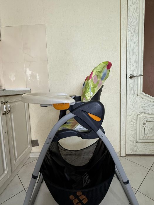 Продаётся детский стульчик для кормления Chicco